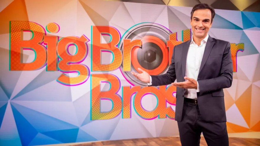 Tadeu Schmidt estreou à frente do BBB este ano. Com o término do reality, o apresentador foi homenageado em qual programa da TV Globo? 