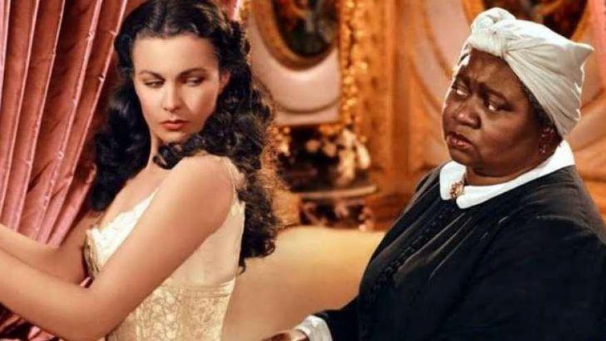 Primeira atriz negra a ganhar um Oscar, Hattie McDaniel (Mammy) de ... E o Vento Levou (1939) precisou de autorização para entrar no The Ambassador Hotel, em Los Angeles, e esperou do lado do salão até que a categoria pela qual concorria fosse anunciada.