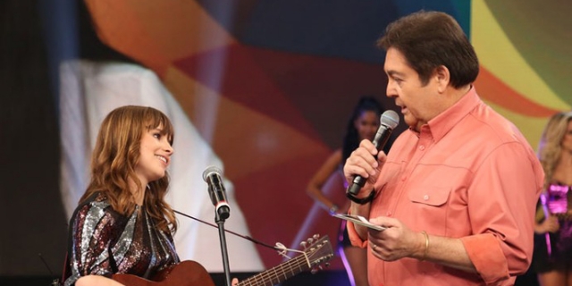 Em 2016, Globo trouxe cantora internacional para o último capítulo de Totalmente Demais