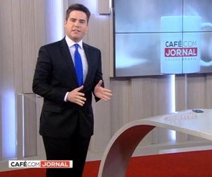 No \"Café com Jornal\", Luiz Bacci relembra início de sua carreira