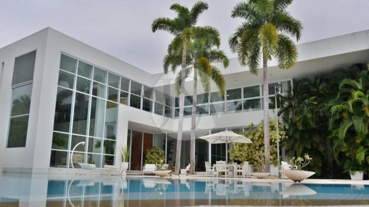 De Xuxa a Mara: As mansões milionárias de famosos que foram colocadas à venda