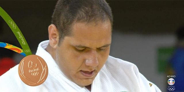 rafaelsilva-judo-olimpiadas-medalhadebronze-12082016.jpg