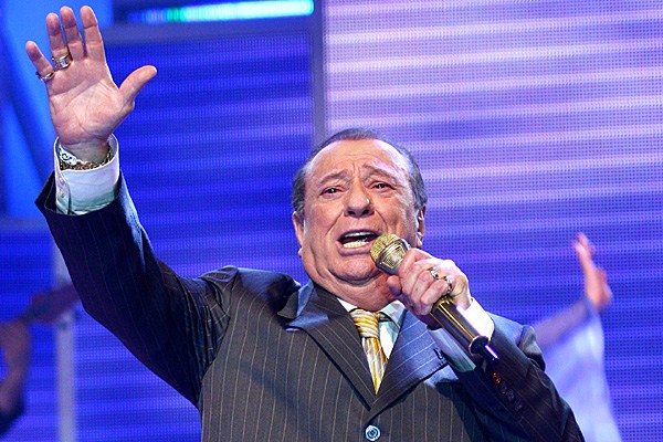 Raul Gil critica cantor e gostaria de programa na Globo: \"Tem tudo na mão\"