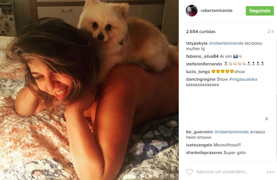 Roberta Miranda posa nua com cachorrinho e Ivete Sangalo diz: \"maravilhosa\"