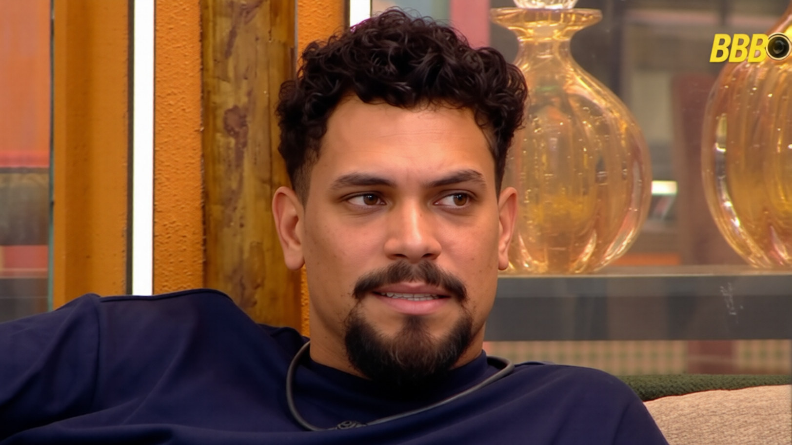 7 famosos que se assumiram LGBT em realities, como Jônatas Faro