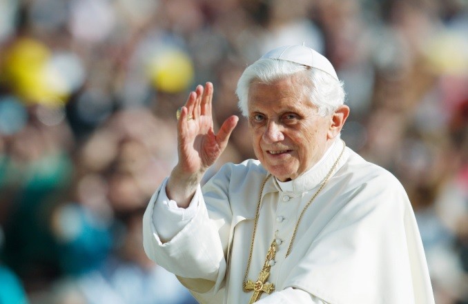 Morre Papa Bento XVI e plantão da Globo assusta telespectadores