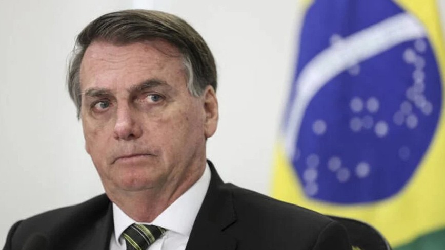 Comentarista da Jovem Pan segura o choro após derrota de Bolsonaro