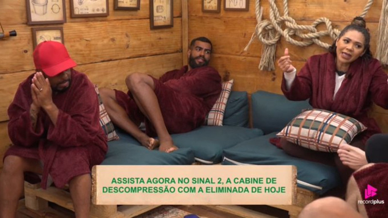 A Fazenda 18: Darlin surta, declara guerra a Maíra e diz: \"Sei bem a peça que ela é!\"