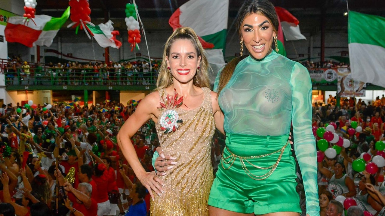 Samba no pé, beijo e gafe: Famosos curtem ensaio de Carnaval no Rio
