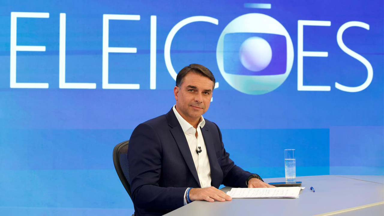 Sabatinas da Globo com Lula e Flávio Bolsonaro geram mal-estar interno; veja o que irritou a direção