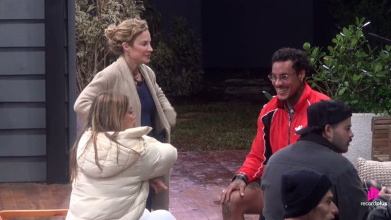 A Fazenda 18: Franciele Grossi se irrita após ganhar bomba de Murilo Dias: \"Otário!\"