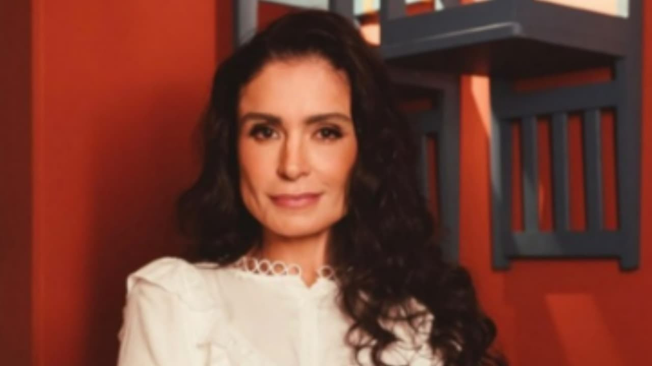 Lembra dela? Atriz que detonou Deborah Secco hoje se dedica a outra profissão