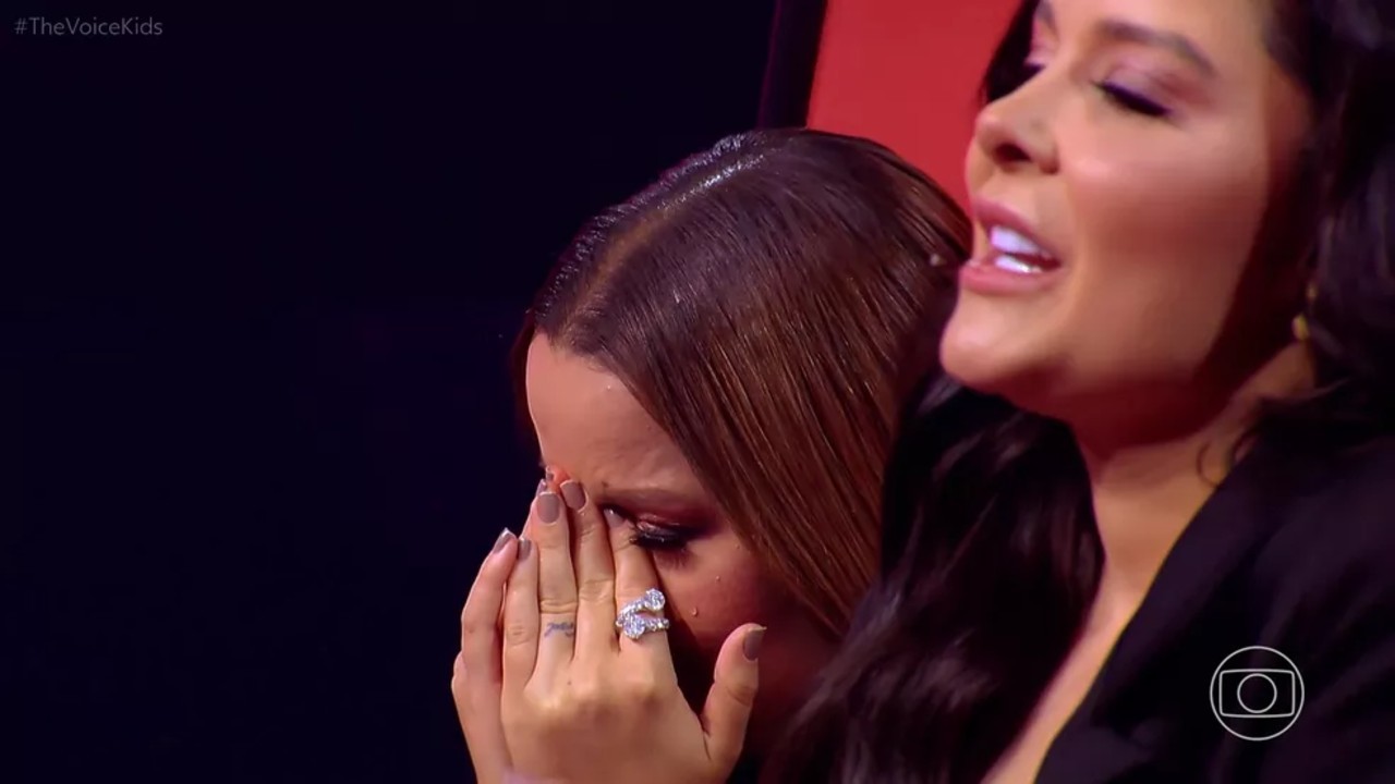 Maiara cai no choro após apresentação na Globo