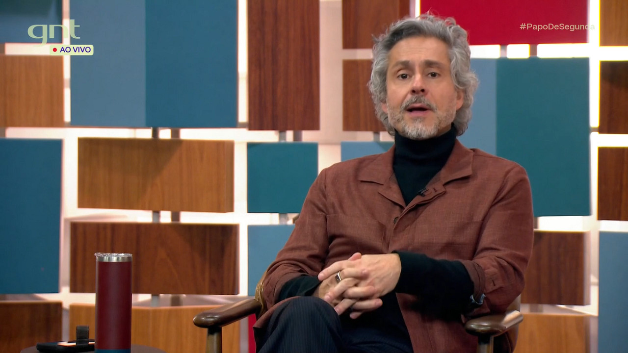 Alexandre Nero promete tirar a roupa ao vivo e enlouquece Gil do Vigor