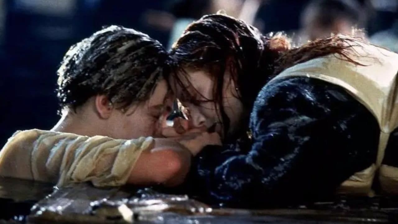 Porta à qual Kate Winslet e Leonardo DiCaprio se agarraram em Titanic é vendida a preço milionário