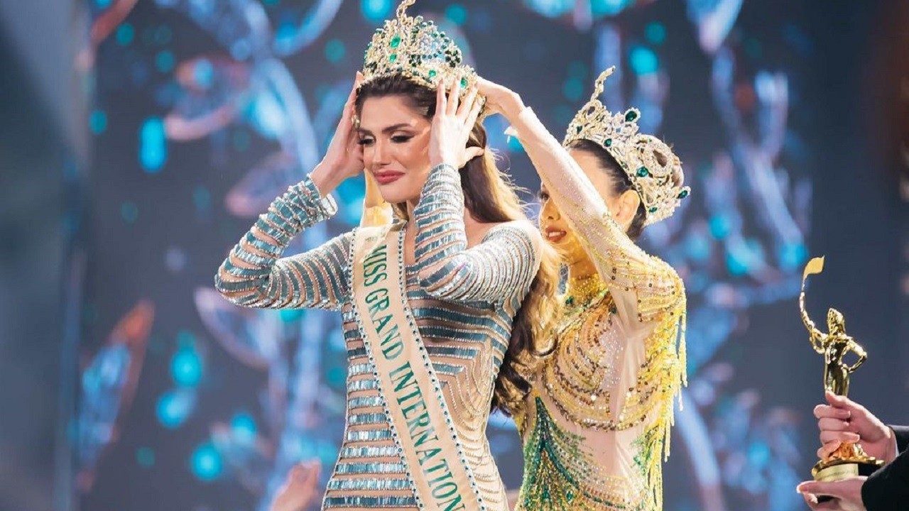 Brasileira Isabella Menin vence concurso Miss Grand International na Indonésia