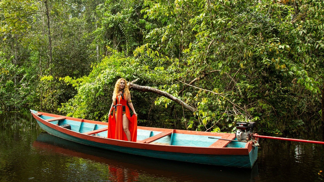 Vídeo: Joelma lança clipe no dia do seu aniversário com riquezas naturais da Amazônia