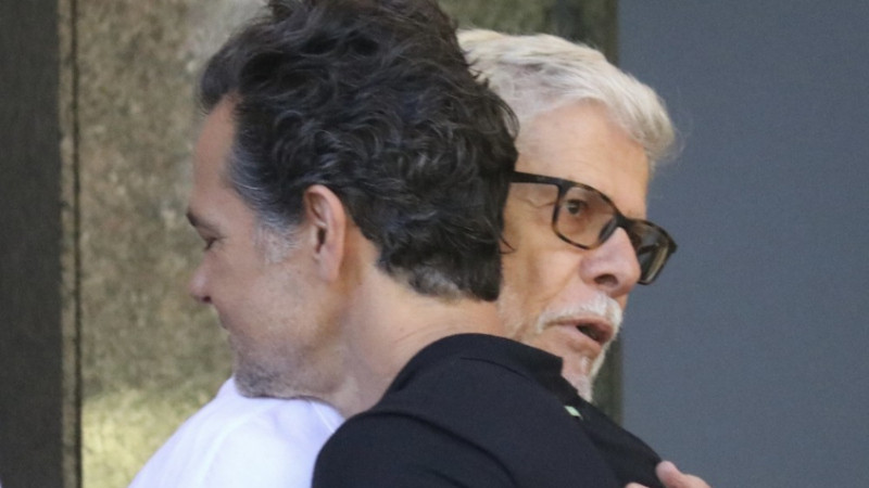 Sumido, José Mayer reaparece no velório de Gracindo Jr e revela ligação com o ator: \"Nossa família se uniu\"