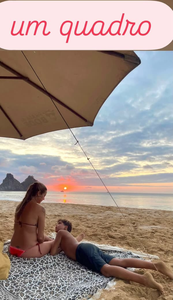 Luana Piovani posa de biquíni na praia; fotos