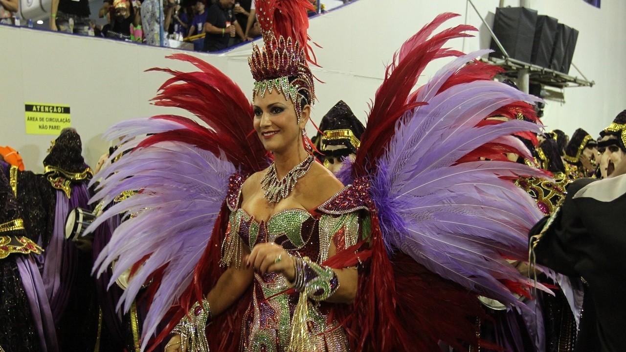 Carnaval 2022: Relembre as rainhas de bateria icônicas dos desfiles das escolas de samba
