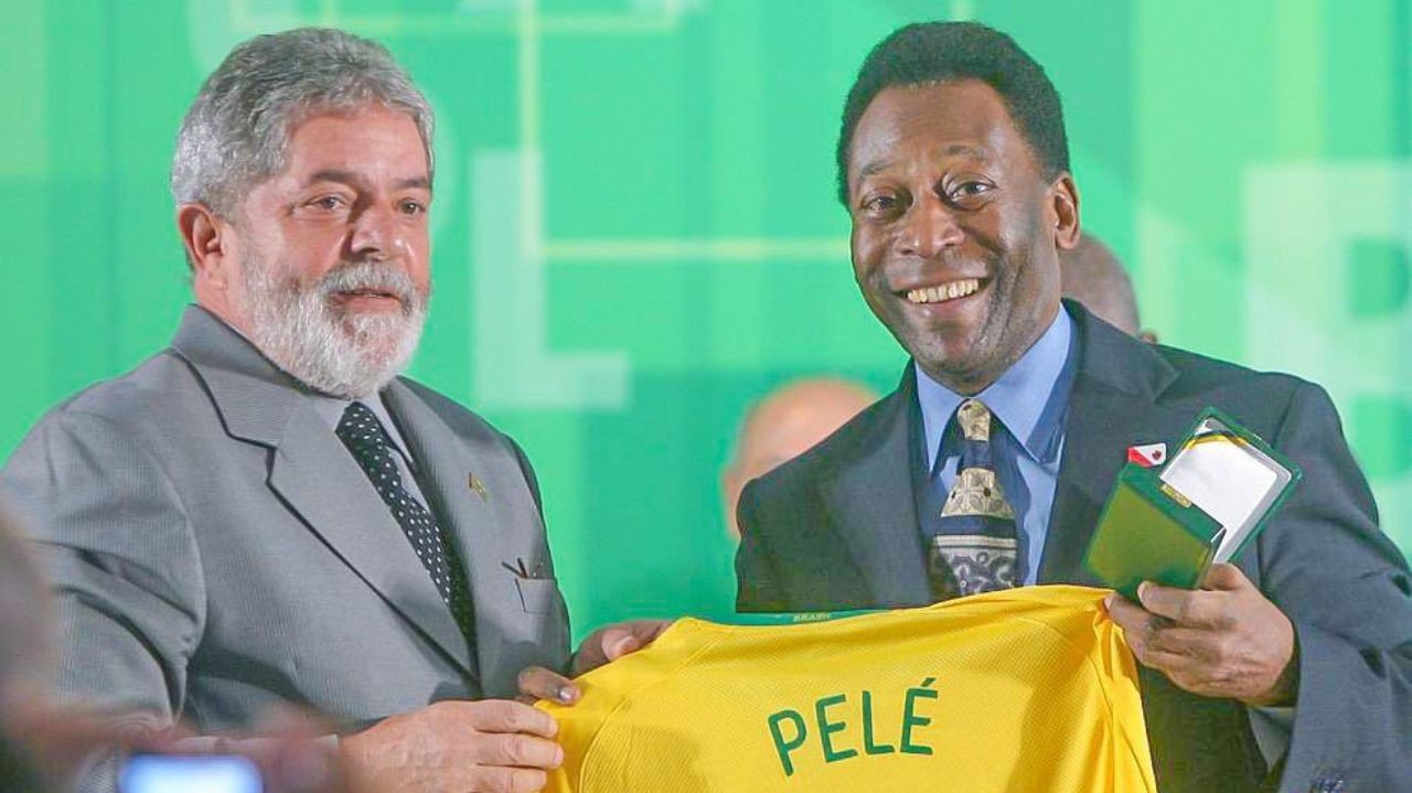 Fã de futebol, Lula faz homenagem para Pelé