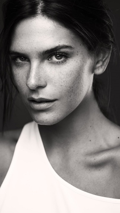 Mariana Goldfarb resgata fotos de lingerie de 2015 e questiona: \"Mudei muito?\"