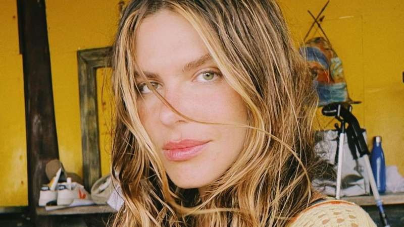 Mariana Goldfarb desabafa e expõe dificuldades da vida de solteira: \"Não sou abraçada\"