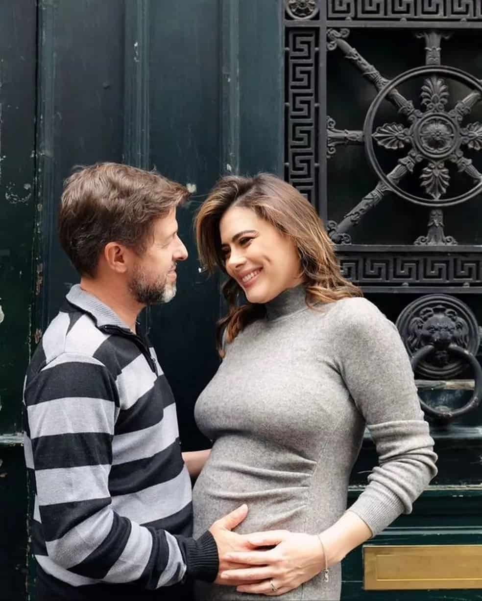 Michelle Loreto anuncia 1ª gravidez aos 43 anos e relacionamento com diretor do Encontro