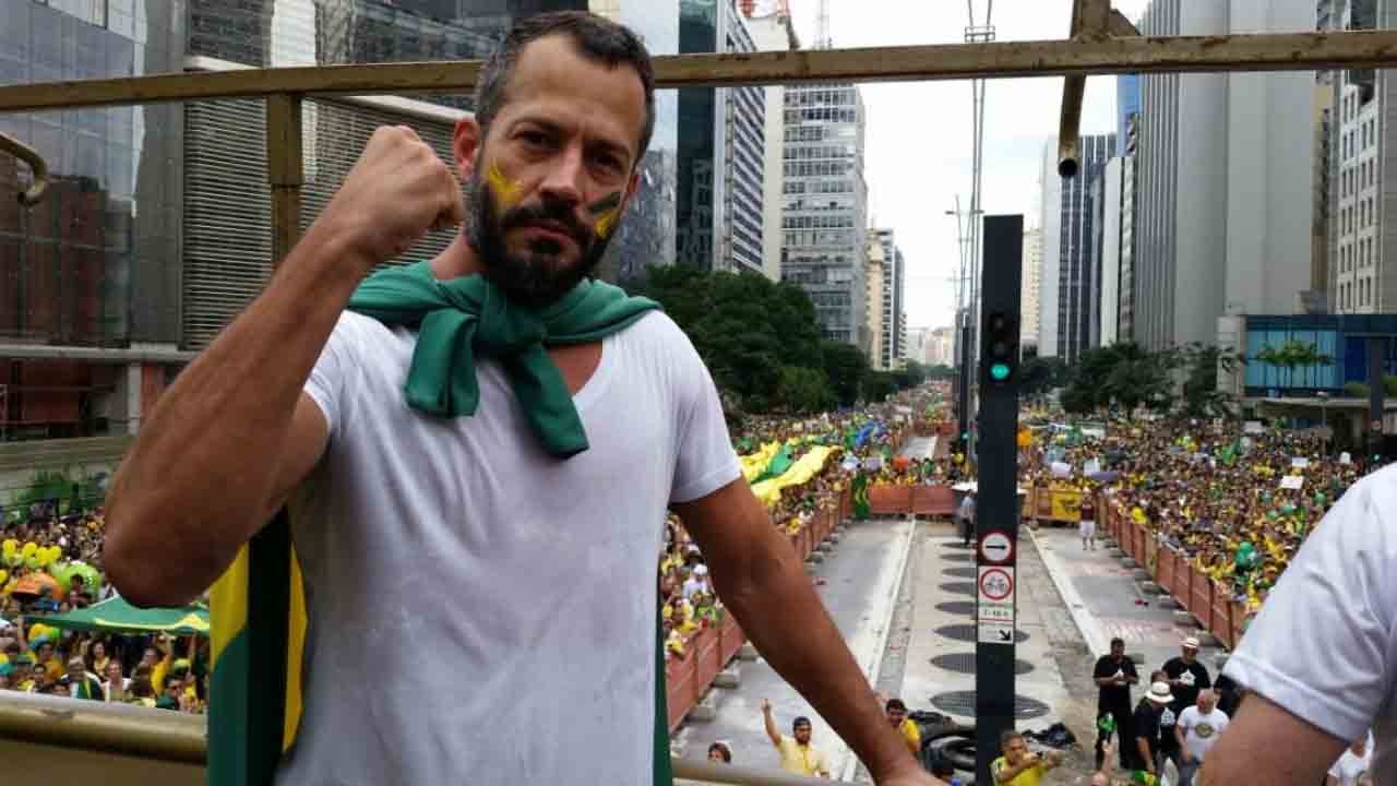 Malvino Salvador revela voto em Bolsonaro e detona jornalismo da Globo