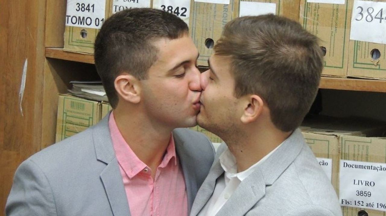 "Tenho muito orgulho em ser gay e jornalista", diz Pedro Figueiredo