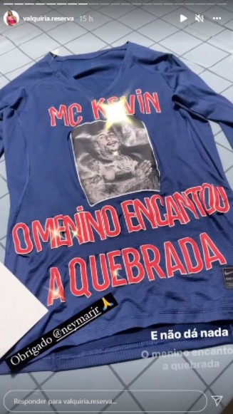 Mãe de MC Kevin agradece presentão enviado por Neymar em homenagem ao funkeiro