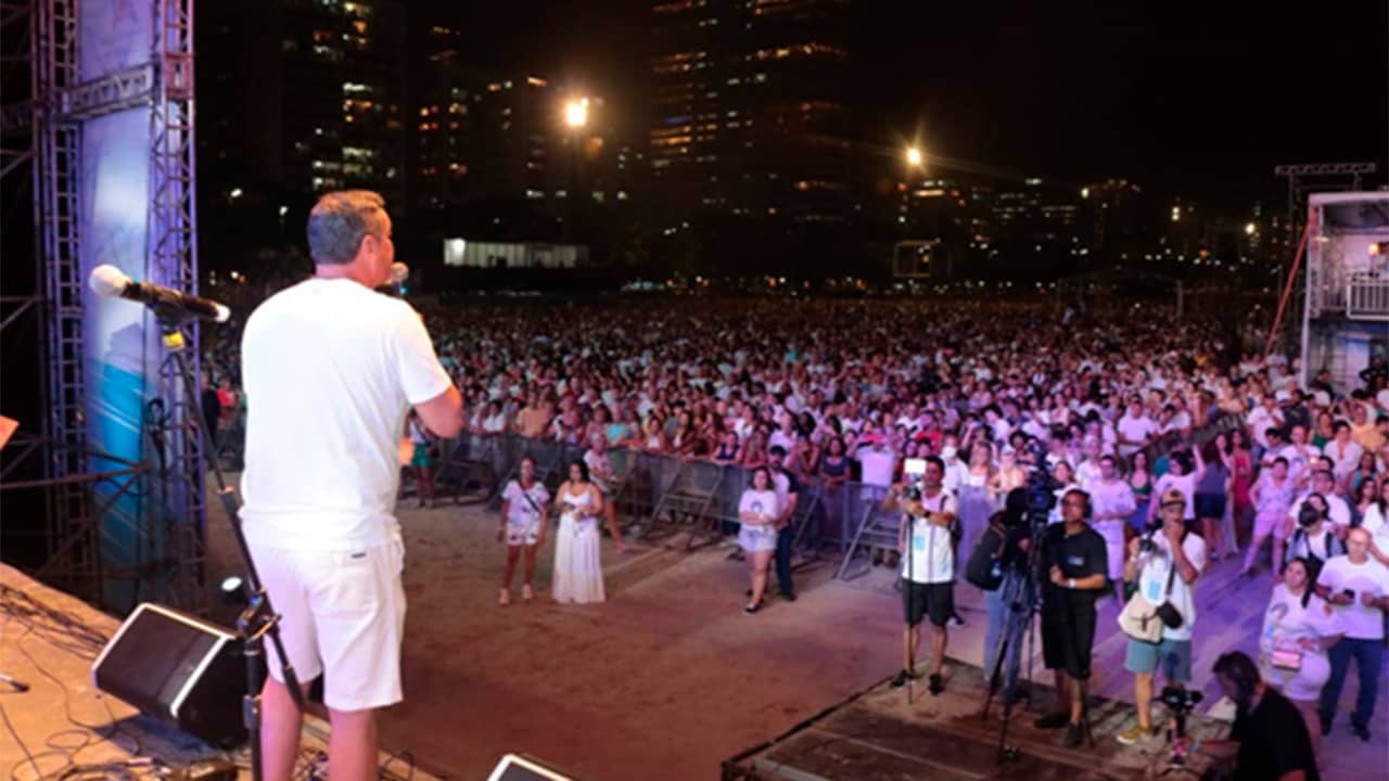 Réveillon em Santos: show de luzes com tecnologia da Disney e homenagem a Rita Lee marcam a virada de ano