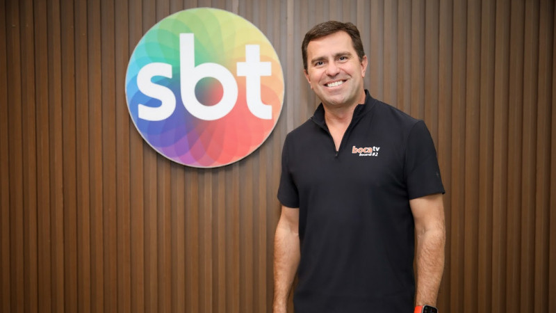 Na Band, Rodrigo Bocardi liga escândalo do Banco Master ao SBT e é tirado do ar