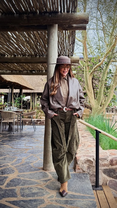 Leão, rinoceronte e girafa: as incríveis fotos do safari de Juliana Paes