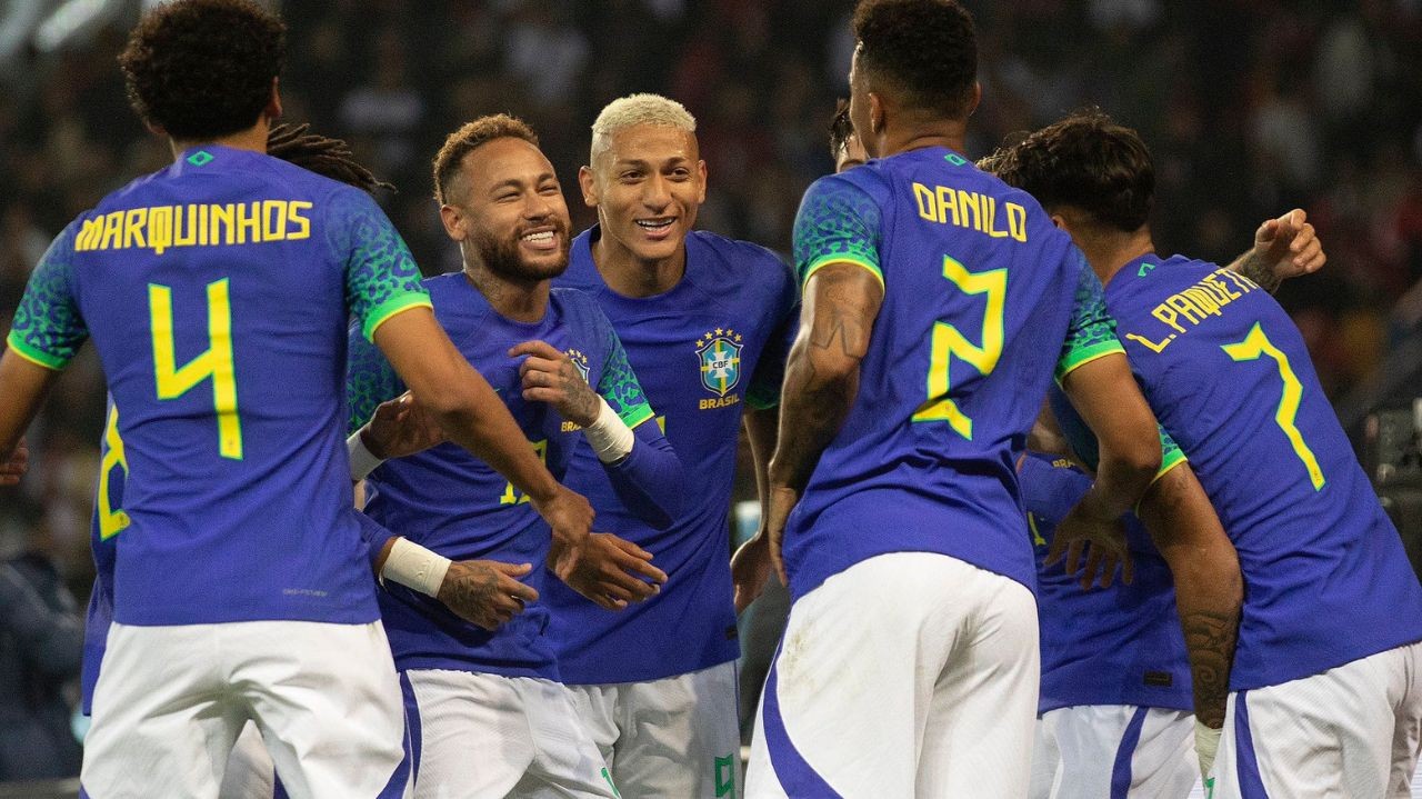 Juliana Paes rouba a cena em goleada do Brasil antes da Copa