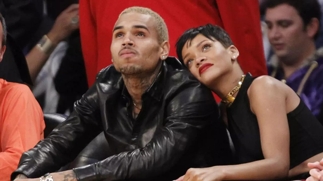 Cigarro suspeito, soco de Chris Brown e traição: 3 polêmicas de Rihanna