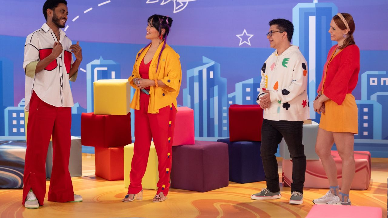 Primeiras fotos da TV Globinho mostram reencontro de apresentadores; veja