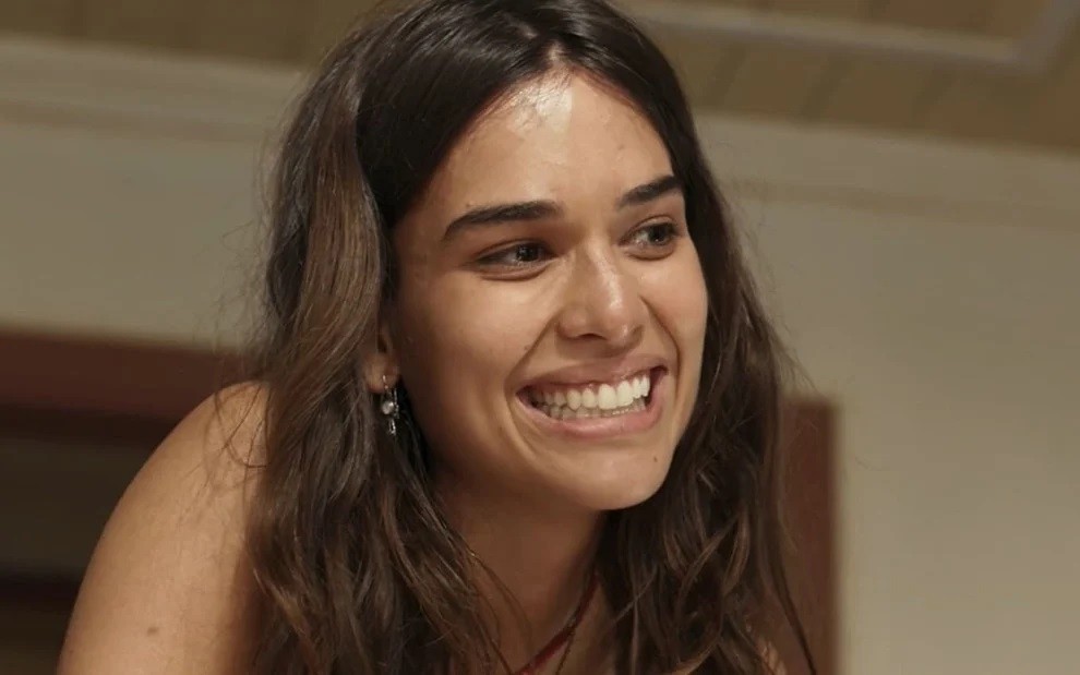 Renascer: Sandra rebate comentário de Mariana sobre namoro com João Pedro