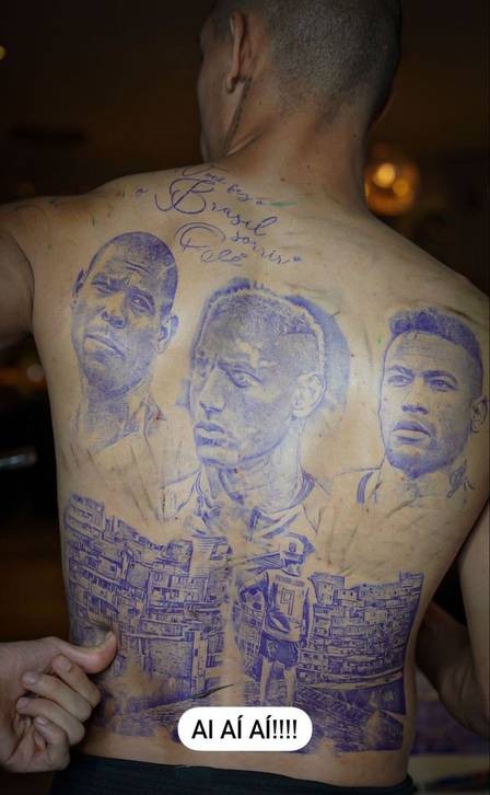 Richarlison homenageia Neymar e Ronaldo com tatuagem gigante