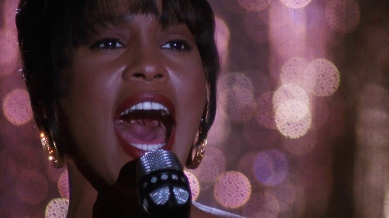 Bastidores de O Guarda-Costas: Reluta de Whitney Houston e acidentes