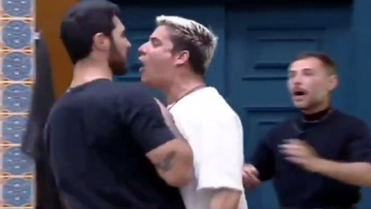 Tiago Ramos e Shayan brigando