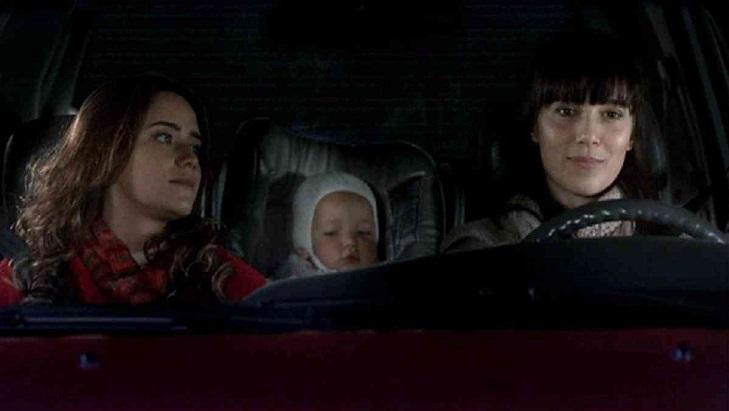 Cena de A Vida da Gente com Ana, Manu e Júlia no carro