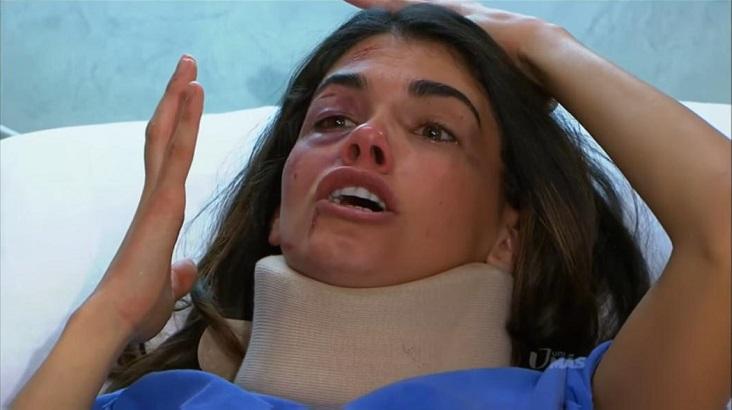 Cena de Triunfo do amor com Fernanda deitada no hospital chorando com um equipamento no pescoço