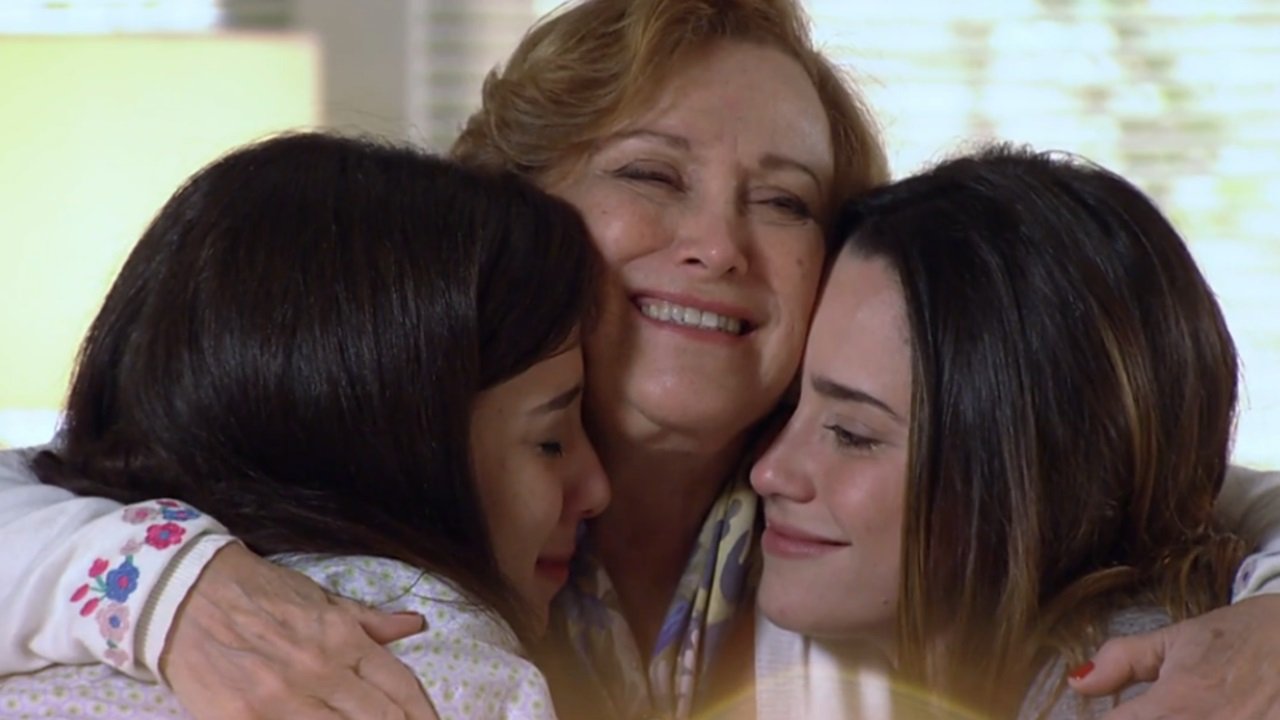 Marjorie Estiano, Nicette Bruno e Fernanda Vasconcellos em cena da novela A Vida da Gente, reprisada na Globo após 10 anos