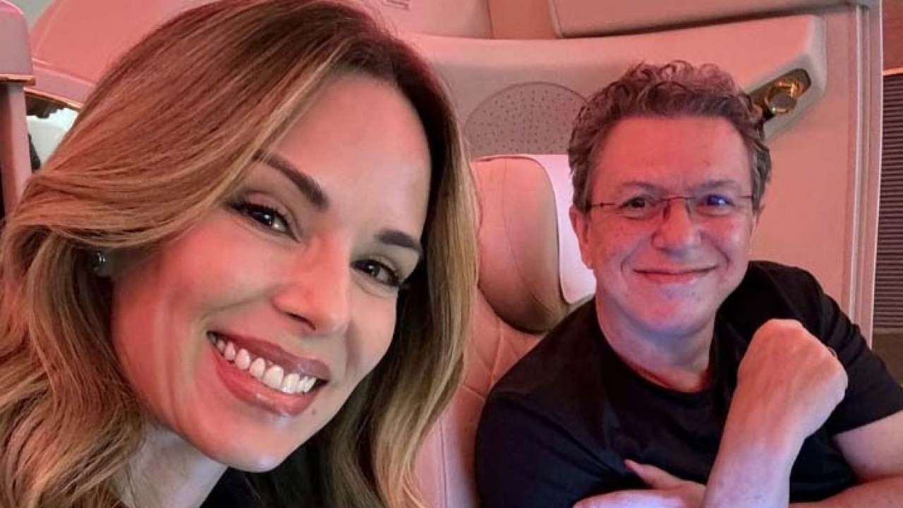 Ana Furtado e Boninho no avião