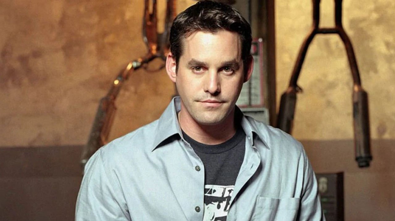 Nicholas Brendon posado na ápoca de Buffy: A Caça Vampiros