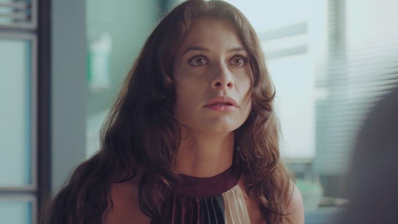 Alinne Moraes como Bárbara em cena da novela Um Lugar ao Sol, em exibição na Globo