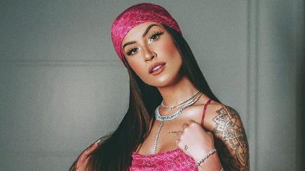 Bianca Andrade vestida de rosa