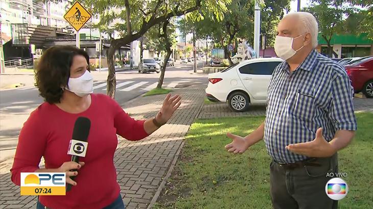 A jornalista Bianka Carvalho corrige entrevistado no Bom Dia PE, telejornal da Globo em Pernambuco
