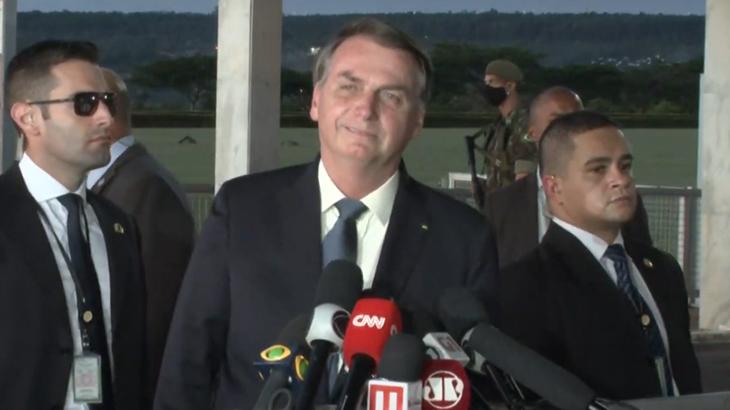 Jair Bolsonaro ataca a Globo durante entrevista em Brasília